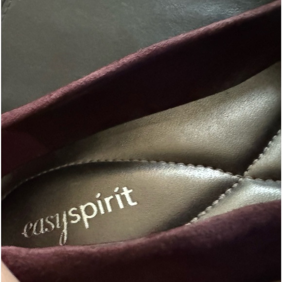 Easy Spirit size 8 W burgundy / wine suede pumps - Picture 7 of 14